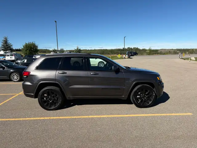 2021 Jeep Grand Cherokee Laredo  4x4