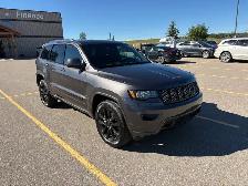 2021 Jeep Grand Cherokee Laredo  4x4 - Photo 2