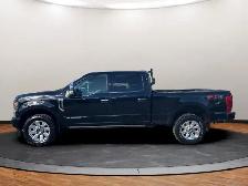 2022 Ford F-350 Platinum DIESEL! LEATHER! HUGE SUNROOF! LOADED! - Photo 2