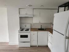 Recently reno'd 2 bdrm unit in North end, parking & laundry - Photo 2