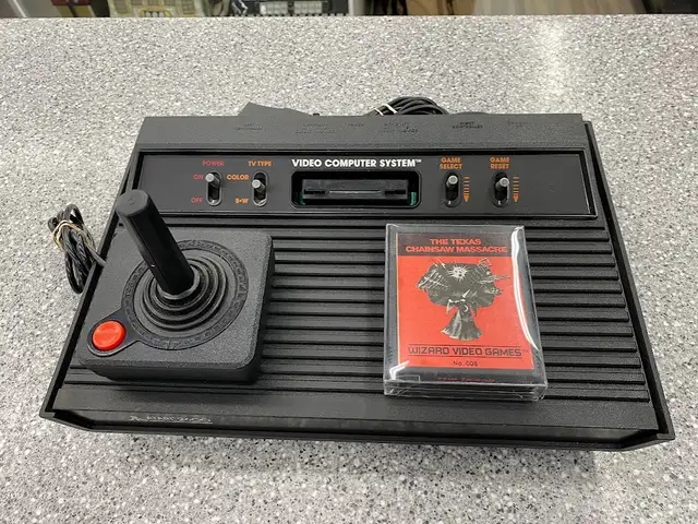 Atari 2600 Texas Chainsaw Massacre (008) w/ Atari 2600 System