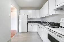LARGE 2 BEDROOMS AVAILABLE NOW! INDOOR PARKING - Photo 3