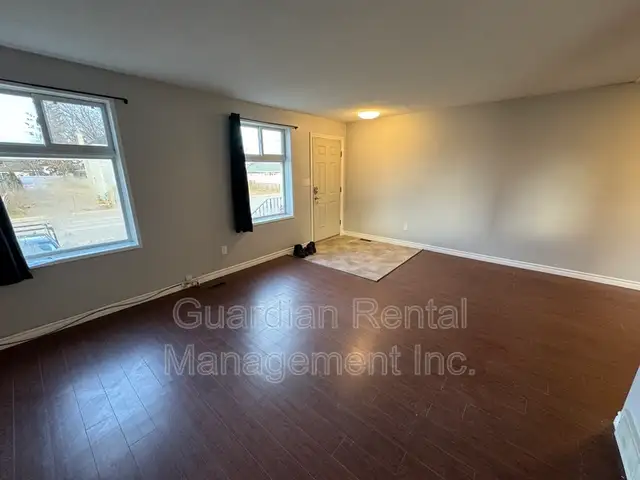 2 Bedroom, 1 Bath Unit – 1522 Walsh St E, Unit A – $2000/month