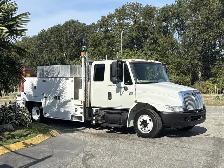 2006 International DuraStar 4300 LP Service Truck With Crane