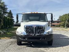2006 International DuraStar 4300 LP Service Truck With Crane - Photo 3