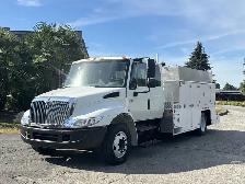2006 International DuraStar 4300 LP Service Truck With Crane - Photo 4