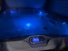 Jacuzzi j495 hot tub - Photo 2