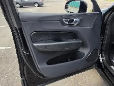 2021 Volvo XC60 T6 Momentum | Moonroof | Apple Carplay | Alloys - Photo 6