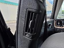 2021 Volvo XC60 T6 Momentum | Moonroof | Apple Carplay | Alloys - Photo 15