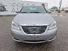 2014 Chrysler 200 - Photo 2