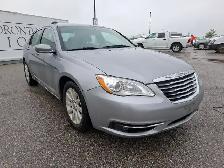 2014 Chrysler 200 - Photo 3