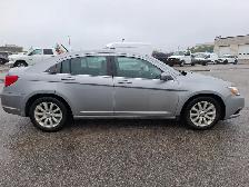 2014 Chrysler 200 - Photo 4