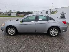 2014 Chrysler 200 - Photo 8