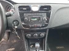 2014 Chrysler 200 - Photo 12