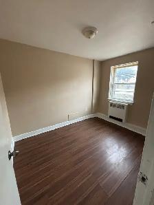 All util incl, close 2 hospital & shopping! Laundry on site @515 - Photo 4