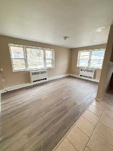 All util incl, close 2 hospital & shopping! Laundry on site @515 - Photo 7