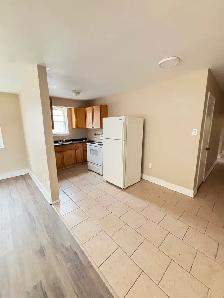 All util incl, close 2 hospital & shopping! Laundry on site @515 - Photo 8