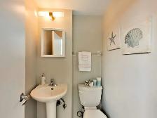 Apartment rentals at 680 Roselawn - Chaplin Crescent - Photo 3