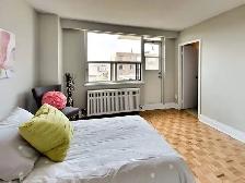Apartment rentals at 680 Roselawn - Chaplin Crescent - Photo 4