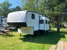 Renovated 33 Foot Fifth Wheel Camper - Photo 2