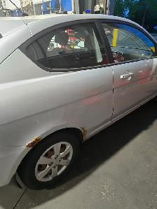 2009 HYUNDAI ACCENT WITH ONLY 125000KM $3500.00 OBO - Photo 2