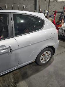 2009 HYUNDAI ACCENT WITH ONLY 125000KM $3500.00 OBO - Photo 4