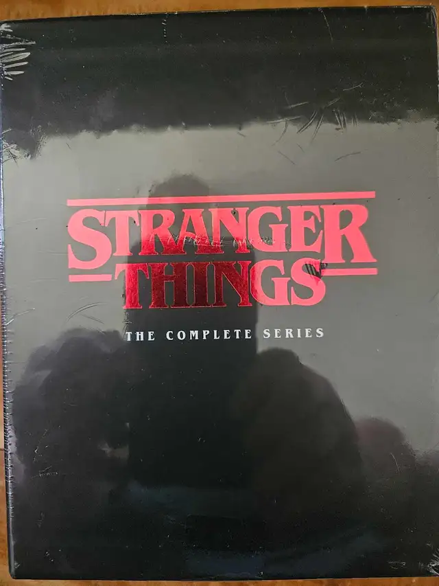 STRANGER THINGS NETFLIX SHOW BLUERAY BOXSET COLLECTION
