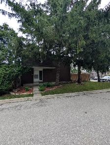 3 bedroom townhouse in Burlington $2,850.00   utilities