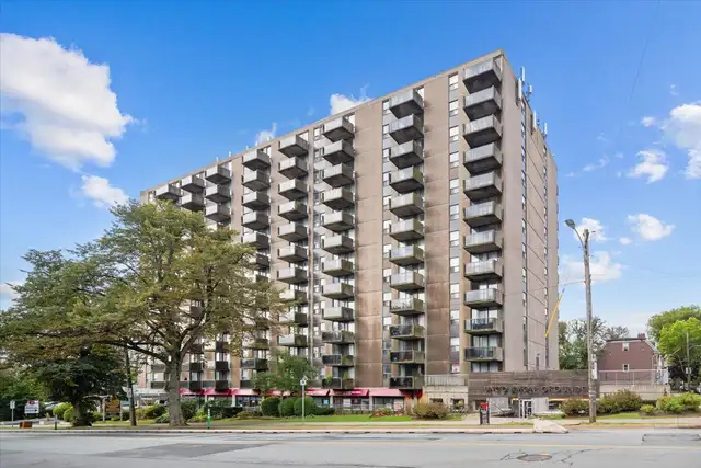 Somerset Place Apartments - Bachelor available at 1030 South Par
