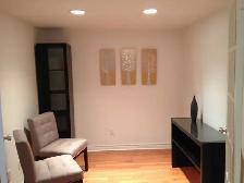 Step Into Style - Modern Condo in North York - Photo 3
