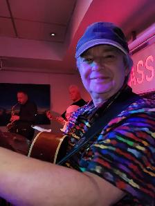Cours de guitare, de basse, un peu, beaucoup, passionnément