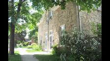 2-BDRM Charm Walk to Downtown in 7 minutes & 20 to UG