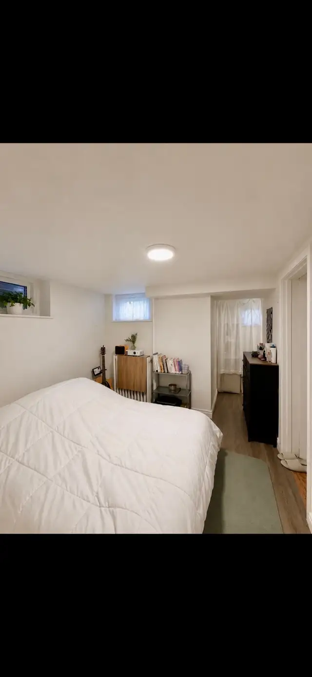High Park Blvd-Roncesvalles Bachelor Bsmt clean & quiet