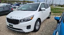 2017 Kia Sedona - Photo 2