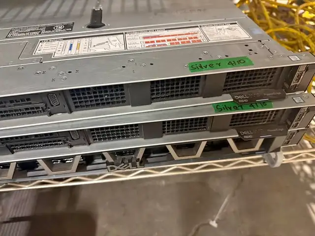 Dell PowerEdge R640 Dual Xeon Silver 4110 x 2 Scalable CPU 24-DI