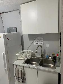 HALF OFF 1st Month-Clean 1 Person Room-Brampton-October 1st - Photo 3