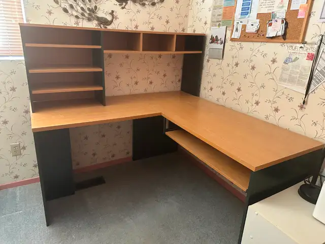 OFFICE DESK FREE