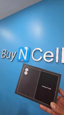 Samsung Galaxy Z Fold 8 5G 256GB Graphite -Unlocked $2050