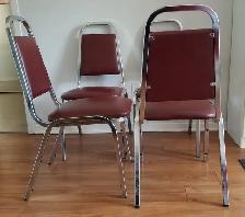 Chaise rembourrée bourgogne et chrome - Photo 2