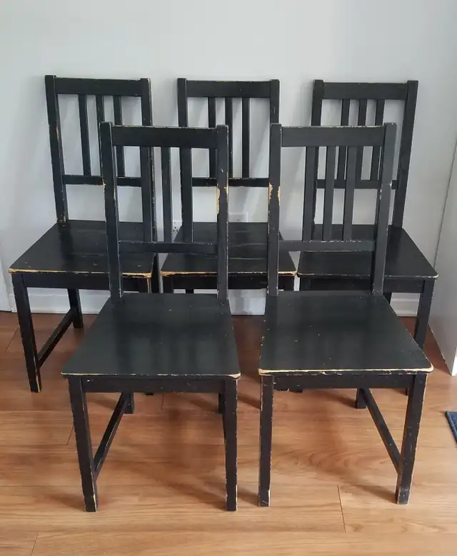 4 CHAISES IKEA PINNTORP (  1 GRATUITE)