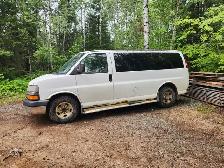 2010 Chevy Express Passenger Van - Photo 2