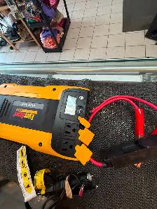 EverStart 1000 Watt Digital Inverter
