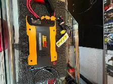 EverStart 1000 Watt Digital Inverter - Photo 3