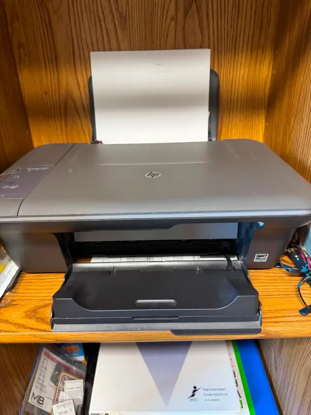HP Deskjet 1050 with 2 new ink cartridges
