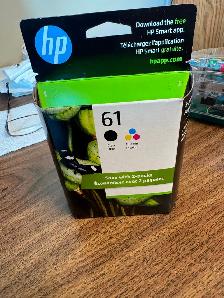 HP Deskjet 1050 with 2 new ink cartridges - Photo 2