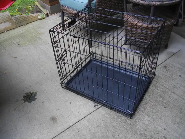 small dog crate LIKE NEW