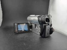 Sony DCR-DVD108 Camcorder w/case/charger - Photo 2
