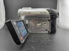 Sony DCR-DVD108 Camcorder w/case/charger - Photo 3