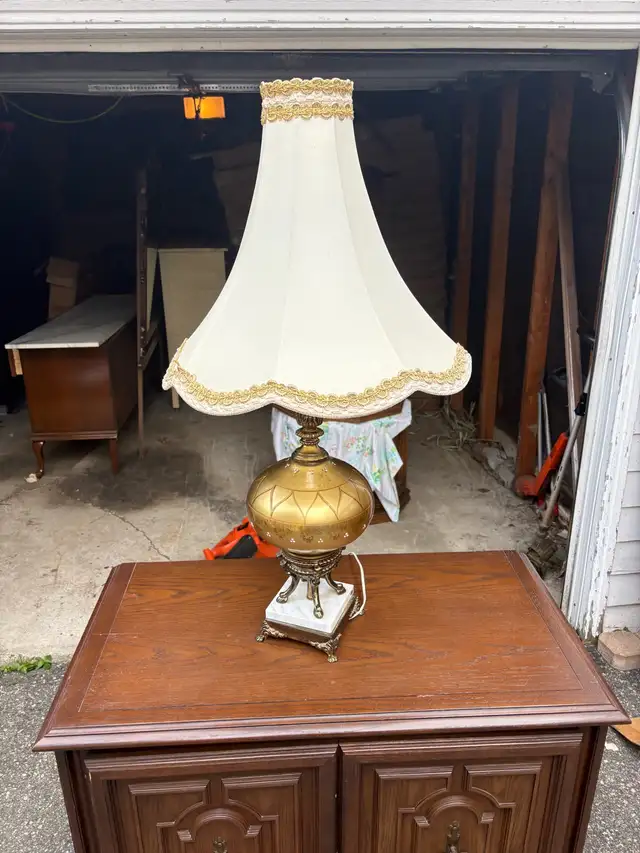 Free delivery used antique Vintage Gold and White Table Lamp