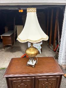 Free delivery used antique Vintage Gold and White Table Lamp